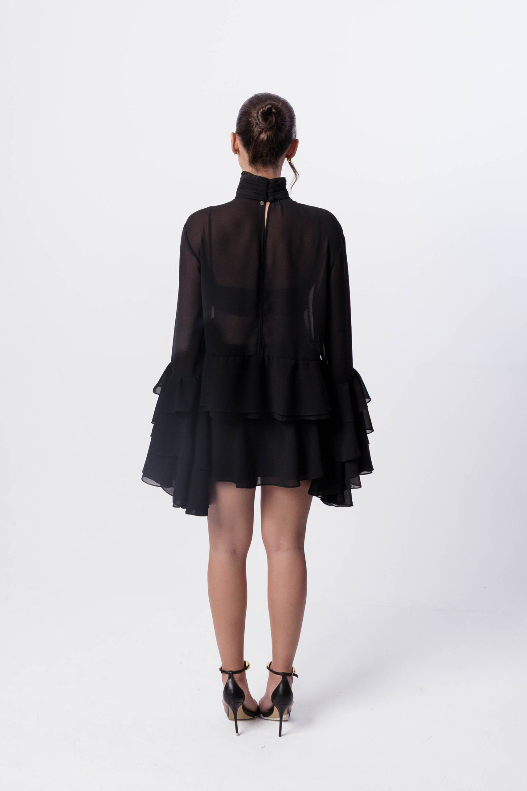 Blusa Gola Alta Babados Preta - Imagem 5
