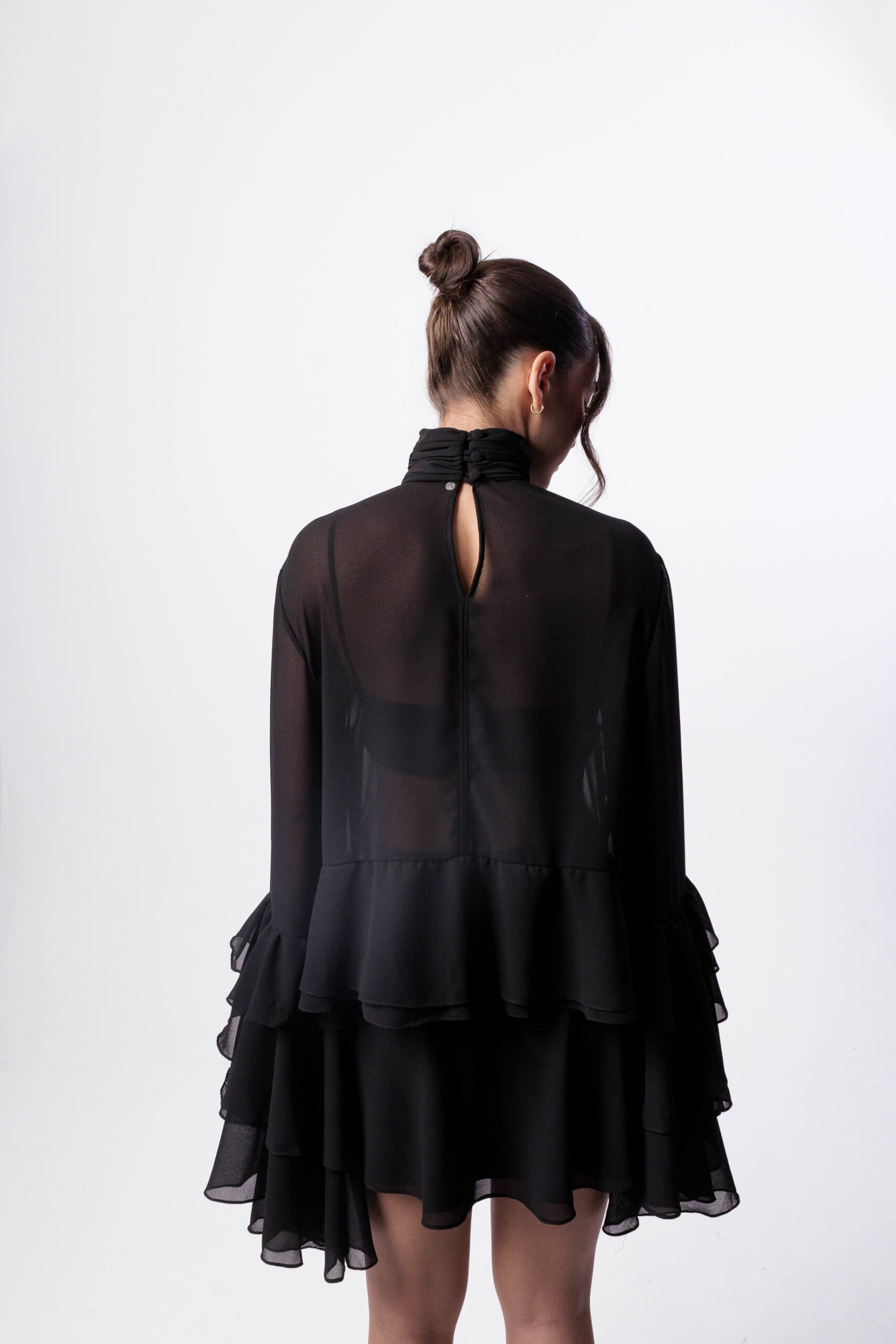 Blusa Gola Alta Babados Preta - Imagem 3